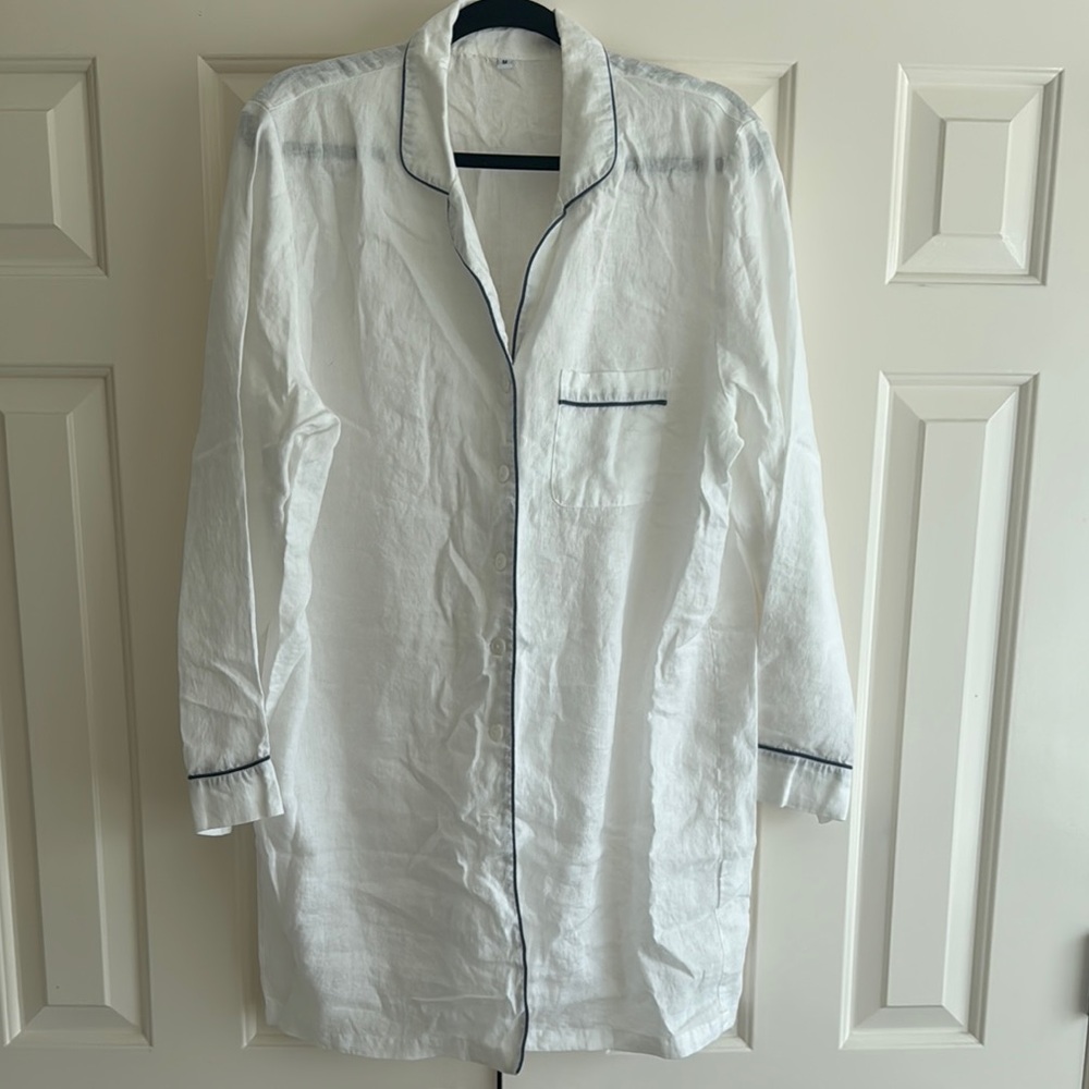 White Linen Night Shirt, size Medium